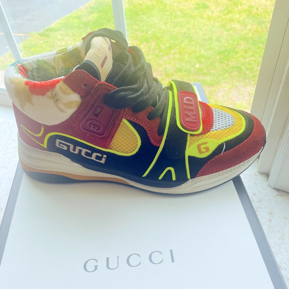Brand new never worn Gucci ultrapace mid